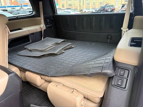 Used 2018 Toyota Sequoia Platinum image 32