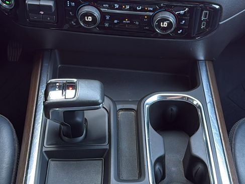 Used 2022 Chevrolet Silverado 1500 High Country w/ High Country Premium Package image 19