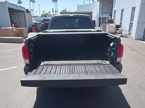 Used 2017 Toyota Tacoma TRD Sport RWD image 7