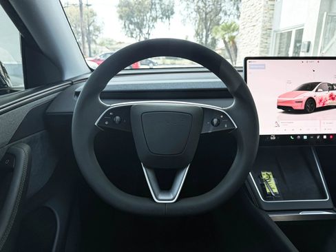 Used 2026 Tesla Model Y Long Range image 19