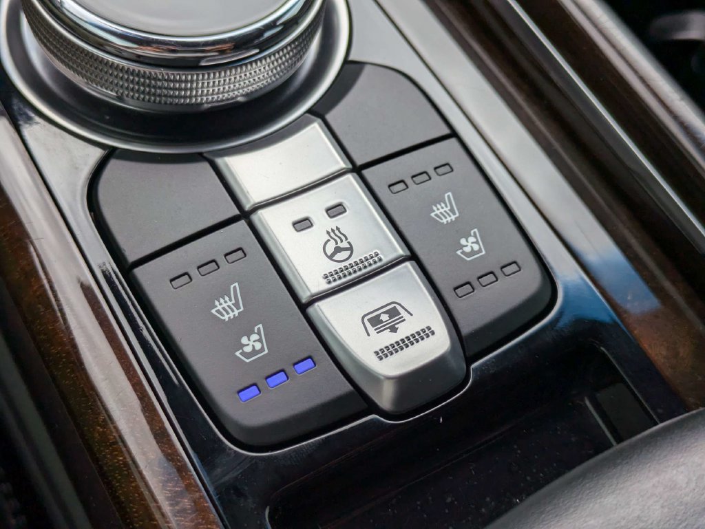 Used 2019 Genesis G90 5.0 Ultimate RWD image 24