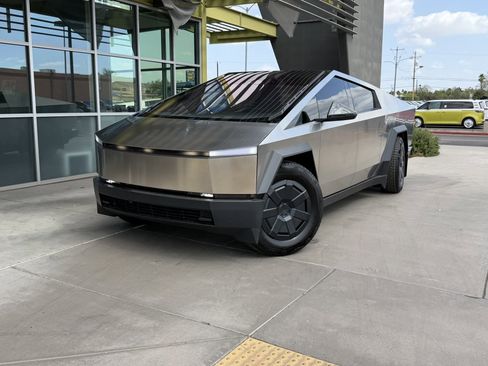 Used 2025 Tesla Cybertruck AWD Crew Cab image 2