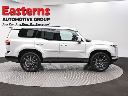 Used 2026 Lexus GX 550 w/ Cold Area Package AWD/4WD image 4