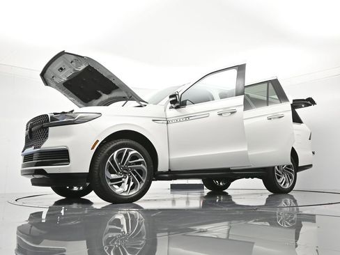 New 2026 Lincoln Navigator L Premier AWD/4WD image 49
