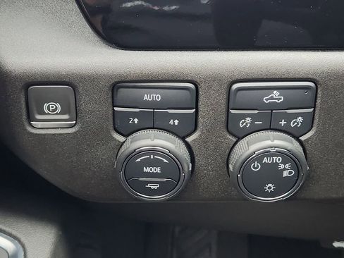 Used 2023 Chevrolet Silverado 1500 LT AWD/4WD image 30