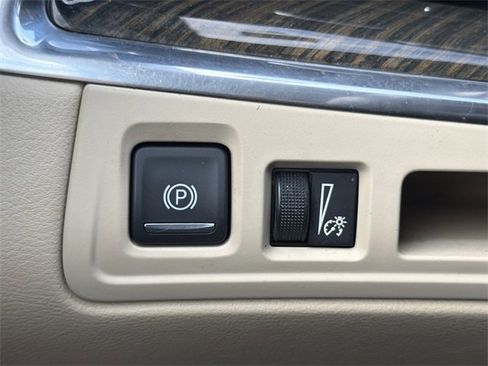 Used 2017 Cadillac XT5 FWD image 13