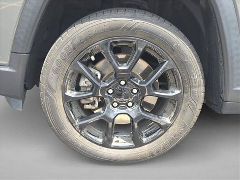 Used 2023 Jeep Compass Latitude w/ Convenience Group AWD/4WD image 25