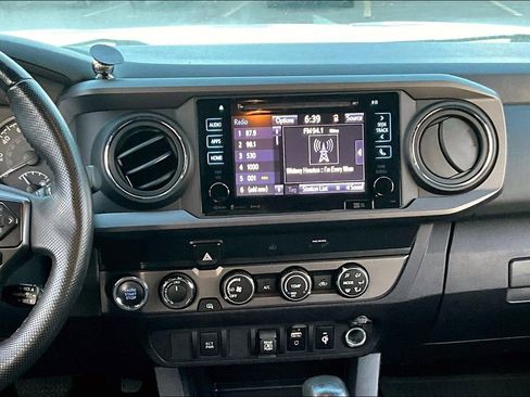 Used 2019 Toyota Tacoma TRD Off-Road image 6