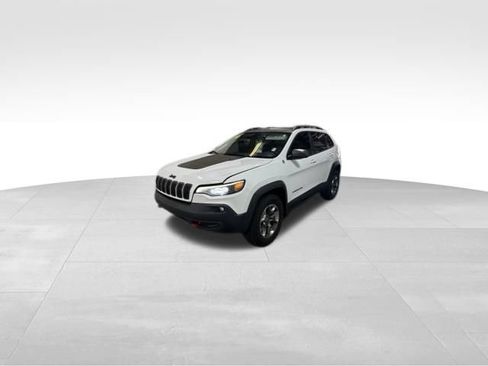 Used 2019 Jeep Cherokee Trailhawk w/ Cold Weather Group AWD/4WD image 2