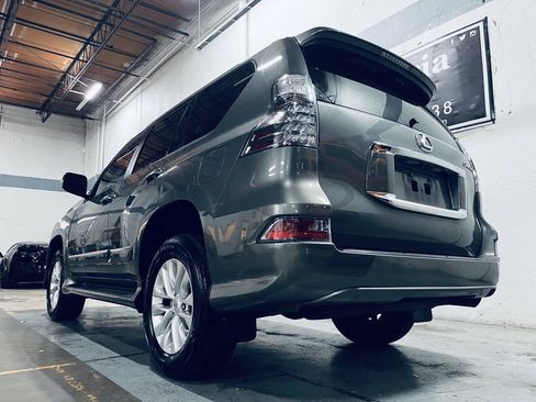 Used 2014 Lexus GX 460 w/ Premium Package AWD/4WD image 4