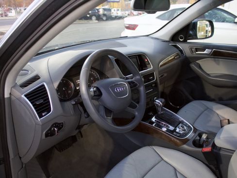 Used 2017 Audi Q5 2.0T Premium Plus w/ Technology Package image 10