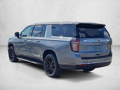 Used 2022 Chevrolet Suburban LT w/ Luxury Package image 8