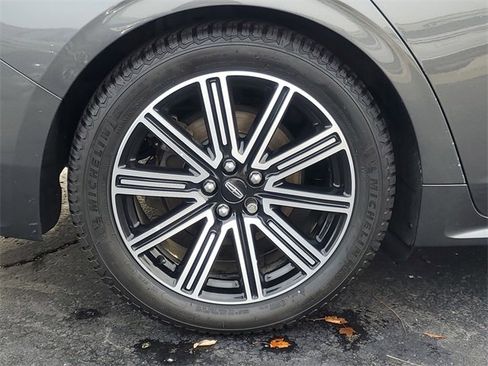 Used 2017 Lincoln Continental Reserve w/ Climate Package image 9