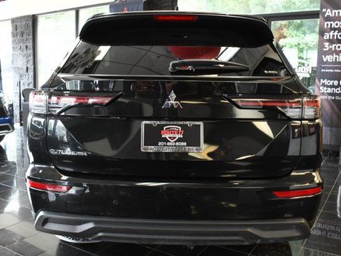 Used 2025 Mitsubishi Outlander ES AWD/4WD image 9