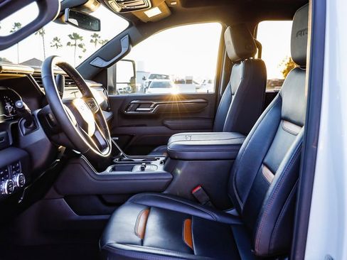 Used 2025 GMC Sierra 2500 AT4 image 21