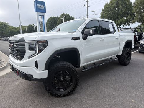 Used 2025 GMC Sierra 1500 AT4 w/ AT4 Premium Package AWD/4WD image 5