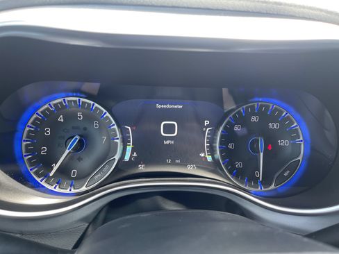 New 2025 Chrysler Pacifica Limited FWD image 19