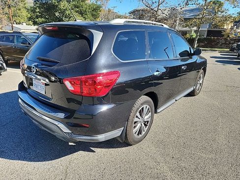 Used 2017 Nissan Pathfinder S image 5