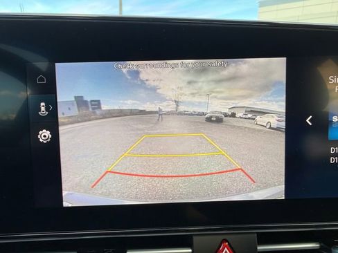 Used 2024 Hyundai Elantra SEL image 27