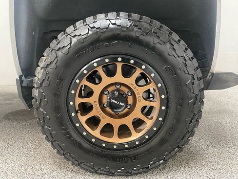 Used 2018 Chevrolet Silverado 1500 LT w/ All Star Edition image 24