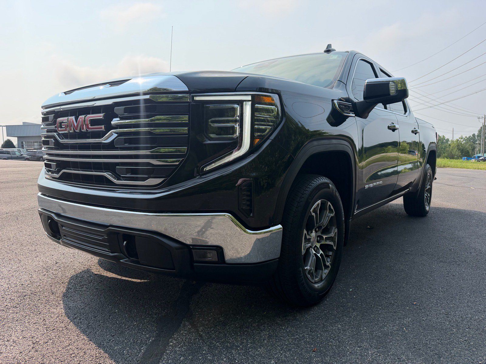 Used 2025 GMC Sierra 1500 SLT AWD/4WD image 8