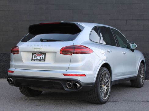 Used 2017 Porsche Cayenne S image 8