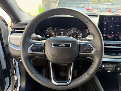 Used 2025 Jeep Compass Limited AWD/4WD image 29