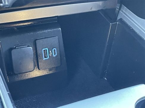 Used 2022 Ford Explorer ST-Line w/ Class IV Trailer Tow Package image 27