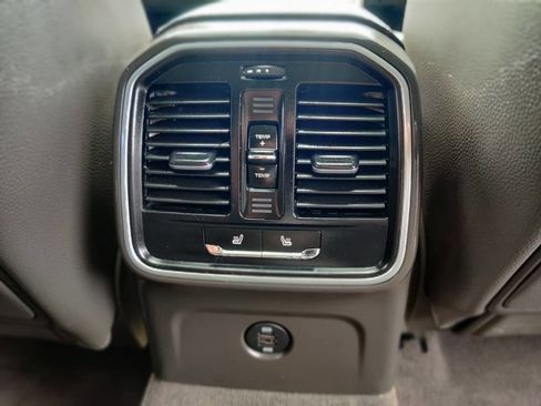 Used 2018 Porsche Macan AWD/4WD image 22