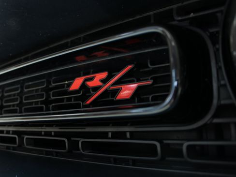 Used 2016 Dodge Challenger R/T Scat Pack w/ Leather Interior Group image 21