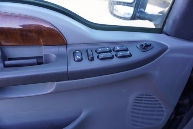 Used 2004 Ford F350 Lariat AWD/4WD image 24