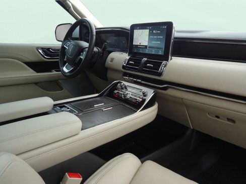 Used 2021 Lincoln Navigator Reserve image 31