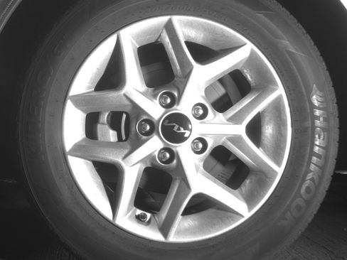 Used 2025 Kia Soul LX w/ LX Technology Package image 12