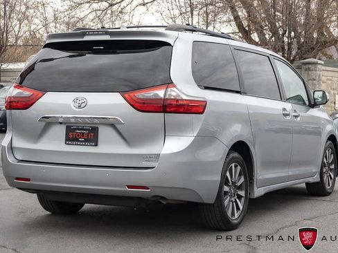 Used 2020 Toyota Sienna Limited image 20
