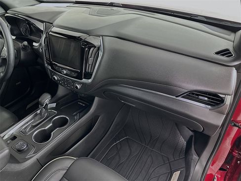 Used 2023 Chevrolet Traverse Premier image 32