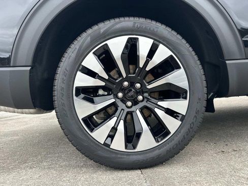 New 2026 Ford Explorer Platinum w/ LUX Leather Package AWD/4WD image 17