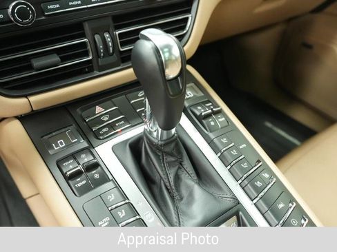 Certified 2019 Porsche Macan AWD/4WD image 24