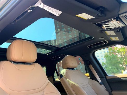 Certified 2025 Land Rover Range Rover Sport SE AWD/4WD image 14