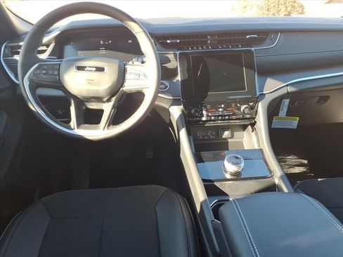 New 2025 Jeep Grand Cherokee Altitude image 8