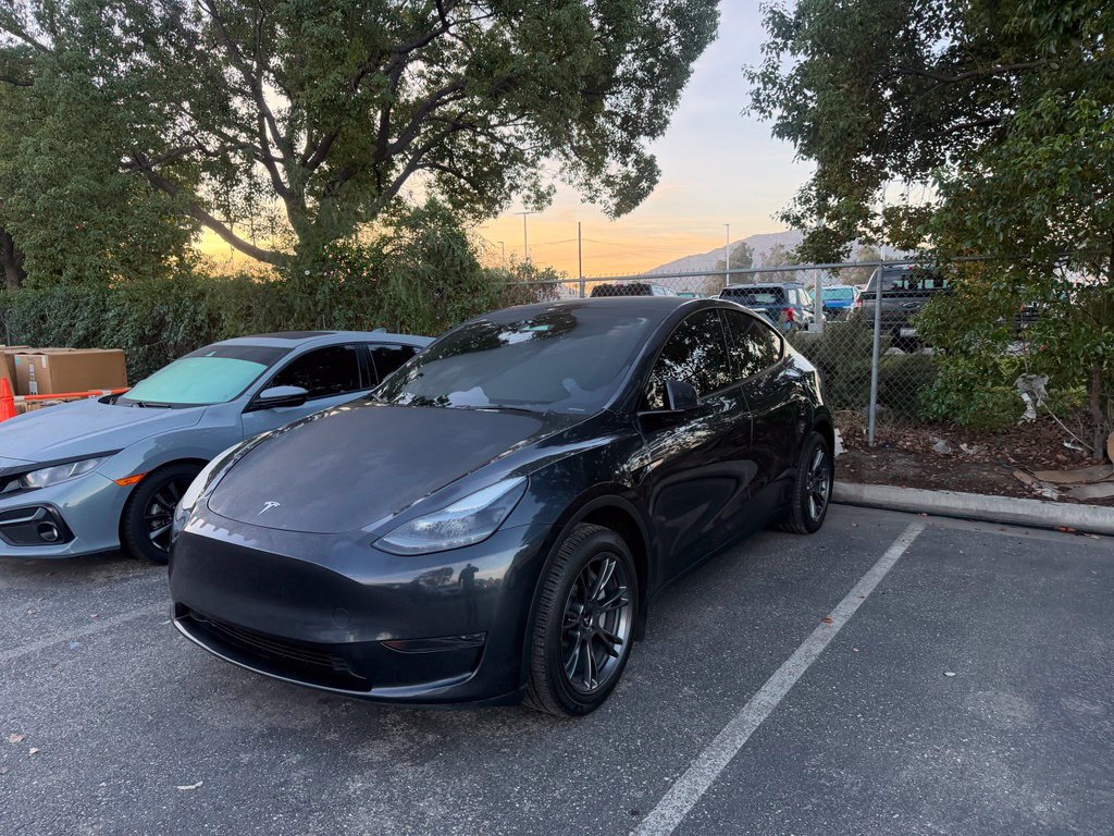Used 2024 Tesla Model Y 2WD image 1