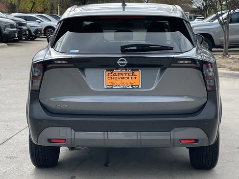 Used 2025 Nissan Kicks SV image 5