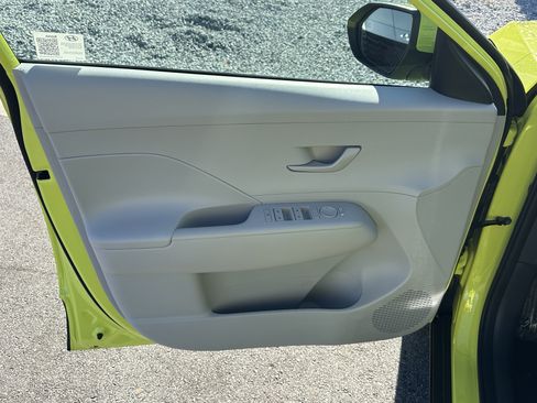 Used 2024 Hyundai Kona SEL w/ Convenience Package image 13