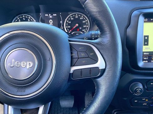 Used 2023 Jeep Renegade Latitude w/ Premium Group AWD/4WD image 17