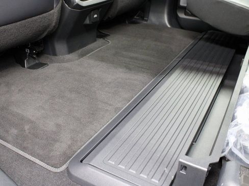 Used 2025 Ford F450 Platinum w/ FX4 Off-Road Package image 75