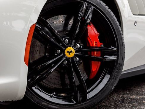 Used 2019 Ferrari GTC4Lusso image 11