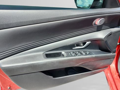 Certified 2021 Hyundai Elantra Limited FWD image 16