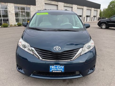 Used 2011 Toyota Sienna LE w/ Preferred Pkg FWD image 12