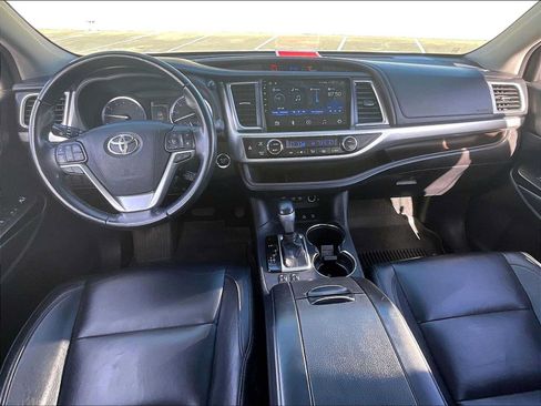 Used 2018 Toyota Highlander XLE AWD/4WD image 16