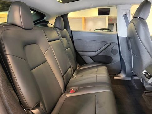 Used 2023 Tesla Model Y Long Range image 19