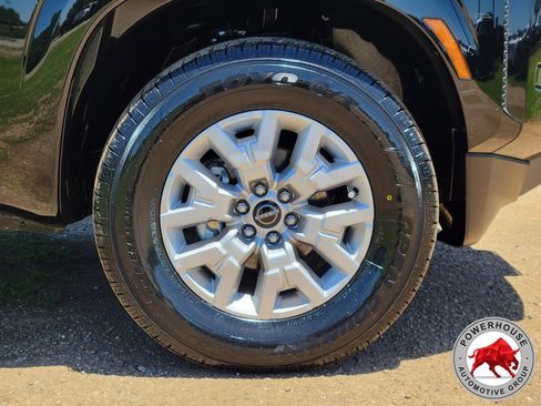 Used 2023 Nissan Frontier SV RWD image 11